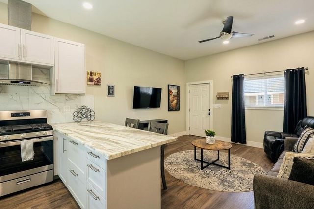 335 Oxford Avenue, Clovis, CA 93612
