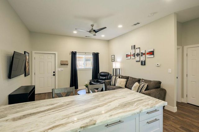 335 Oxford Avenue, Clovis, CA 93612