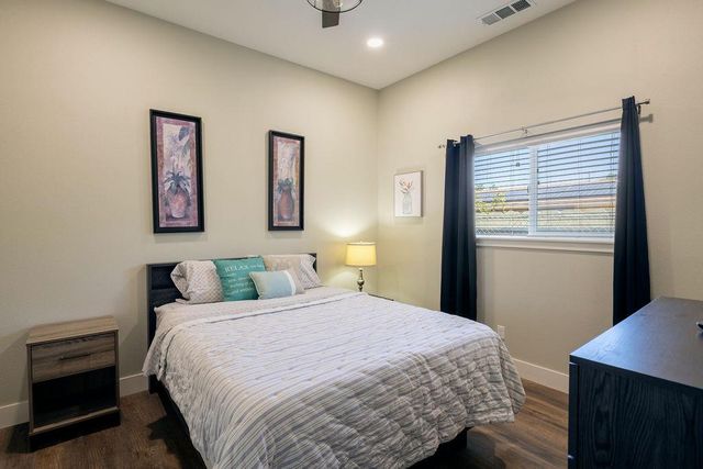 335 Oxford Avenue, Clovis, CA 93612