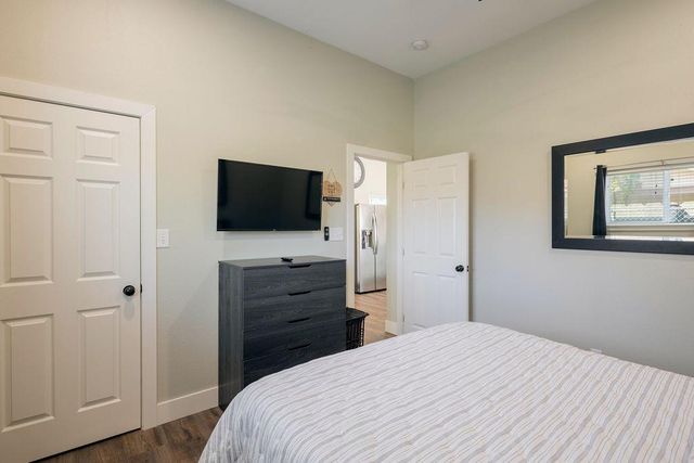 335 Oxford Avenue, Clovis, CA 93612