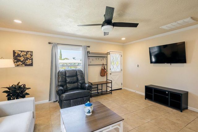335 Oxford Avenue, Clovis, CA 93612