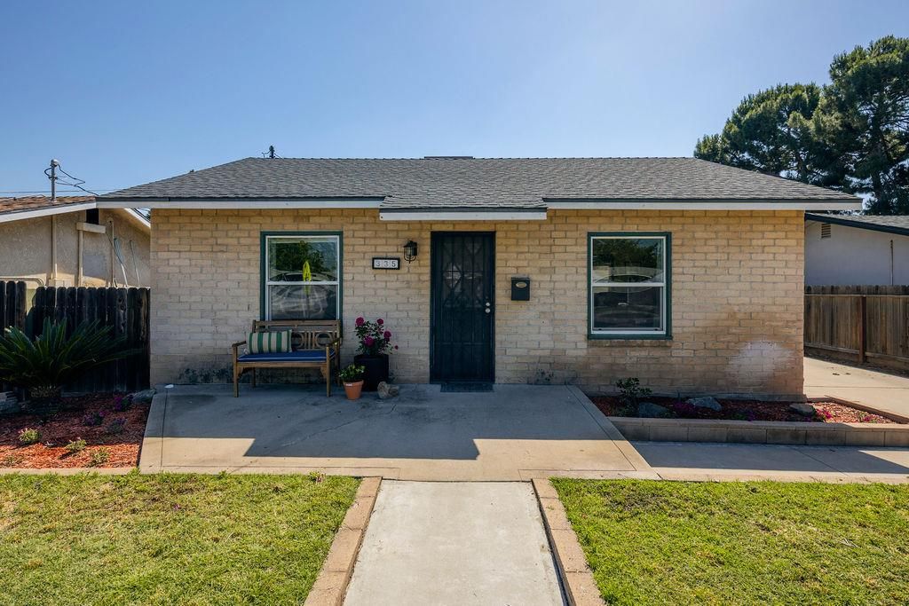 335 Oxford Avenue, Clovis, CA 93612