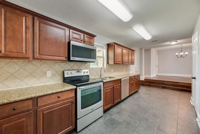 604 Casa Linda Street, Ennis, TX 75119
