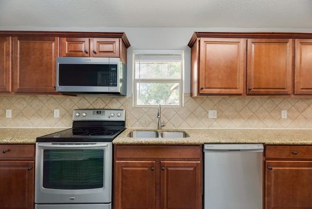 604 Casa Linda Street, Ennis, TX 75119