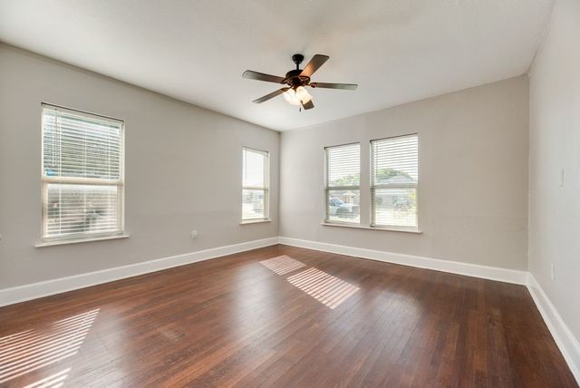 604 Casa Linda Street, Ennis, TX 75119