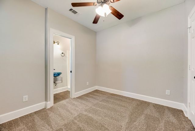 604 Casa Linda Street, Ennis, TX 75119