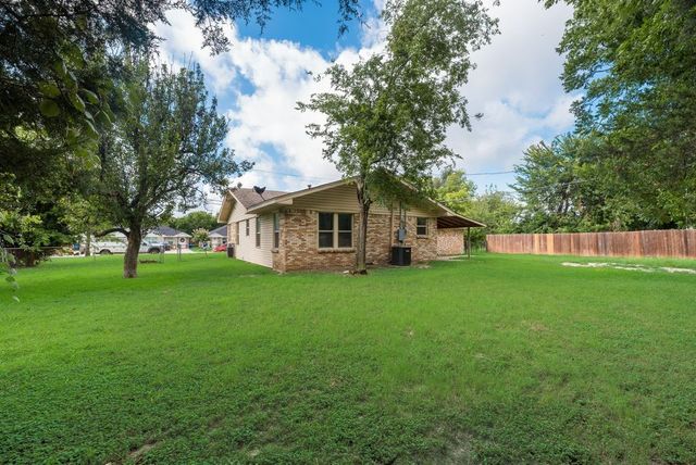 604 Casa Linda Street, Ennis, TX 75119