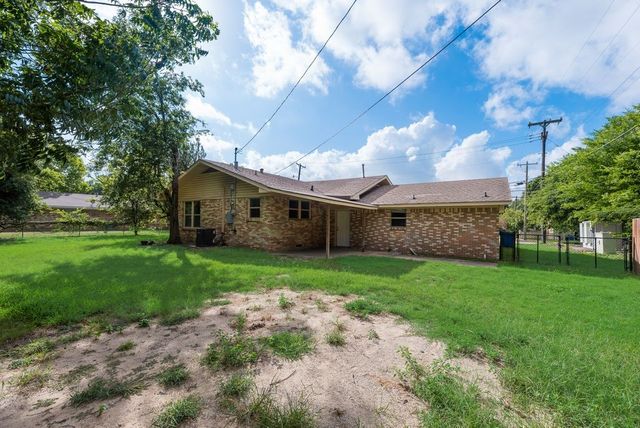 604 Casa Linda Street, Ennis, TX 75119