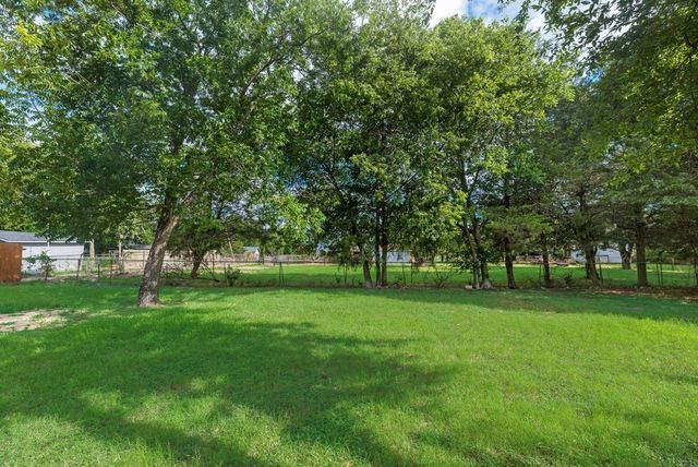 604 Casa Linda Street, Ennis, TX 75119