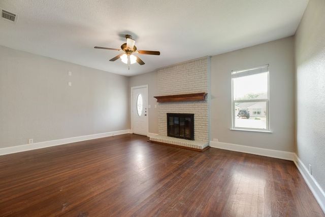 604 Casa Linda Street, Ennis, TX 75119
