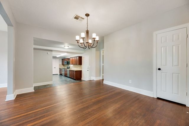604 Casa Linda Street, Ennis, TX 75119