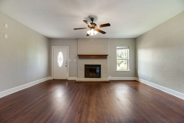 604 Casa Linda Street, Ennis, TX 75119
