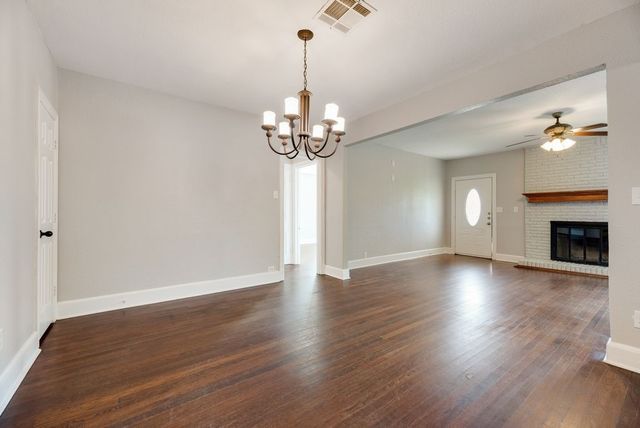 604 Casa Linda Street, Ennis, TX 75119