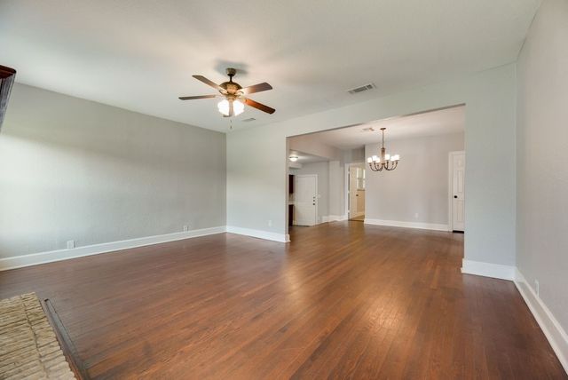 604 Casa Linda Street, Ennis, TX 75119