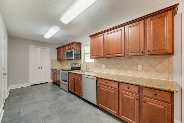 604 Casa Linda Street, Ennis, TX 75119