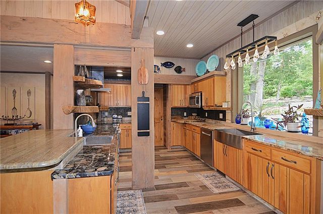 8424 S Russell Road, Oak Grove, MO 64075