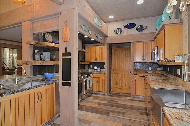 8424 S Russell Road, Oak Grove, MO 64075
