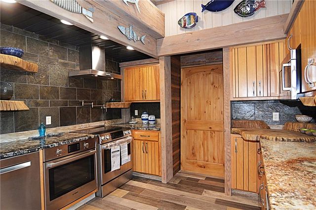 8424 S Russell Road, Oak Grove, MO 64075