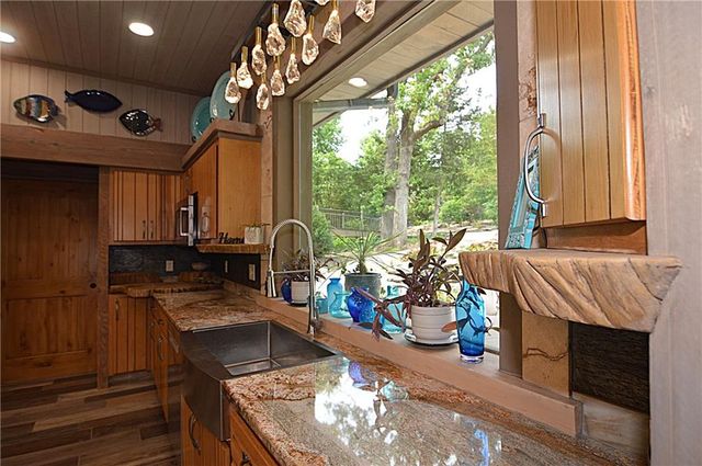 8424 S Russell Road, Oak Grove, MO 64075