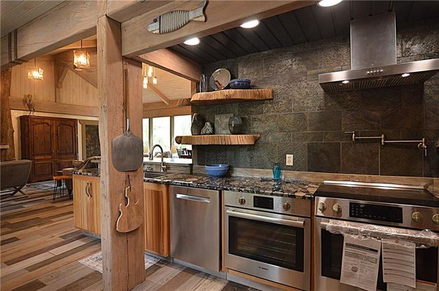 8424 S Russell Road, Oak Grove, MO 64075