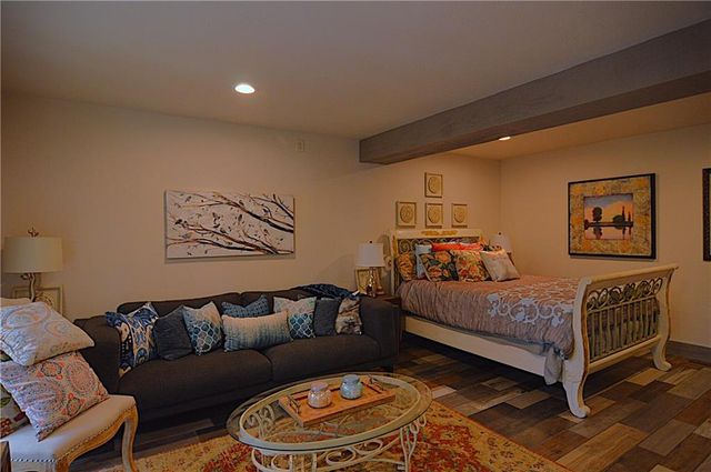 8424 S Russell Road, Oak Grove, MO 64075