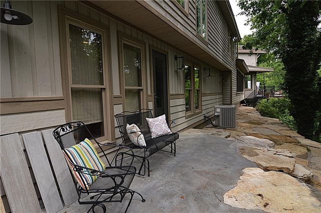 8424 S Russell Road, Oak Grove, MO 64075