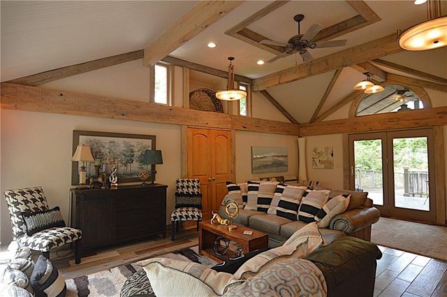 8424 S Russell Road, Oak Grove, MO 64075