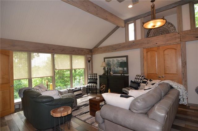 8424 S Russell Road, Oak Grove, MO 64075