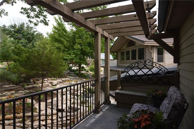 8424 S Russell Road, Oak Grove, MO 64075