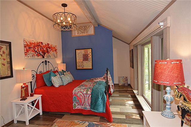 8424 S Russell Road, Oak Grove, MO 64075