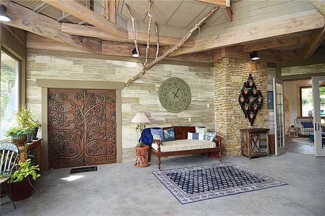 8424 S Russell Road, Oak Grove, MO 64075