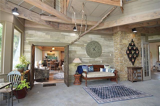 8424 S Russell Road, Oak Grove, MO 64075