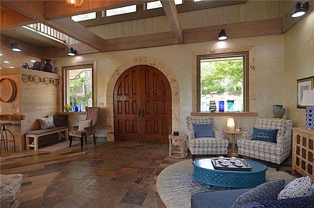8424 S Russell Road, Oak Grove, MO 64075