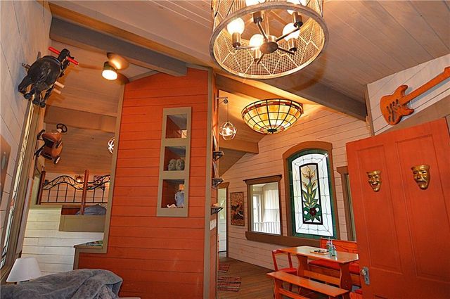 8424 S Russell Road, Oak Grove, MO 64075