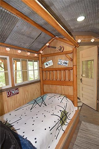8424 S Russell Road, Oak Grove, MO 64075