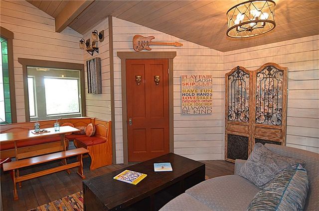 8424 S Russell Road, Oak Grove, MO 64075