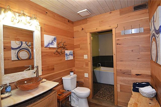 8424 S Russell Road, Oak Grove, MO 64075