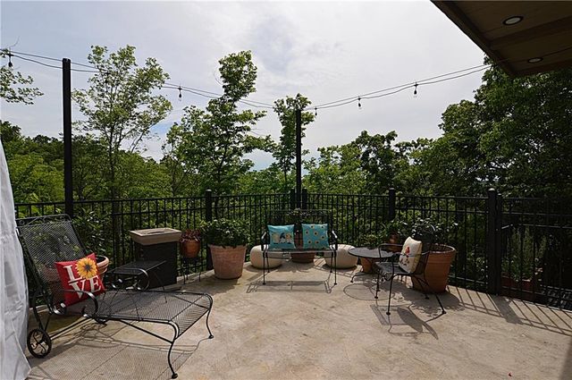 8424 S Russell Road, Oak Grove, MO 64075