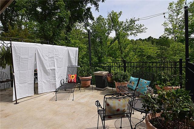 8424 S Russell Road, Oak Grove, MO 64075
