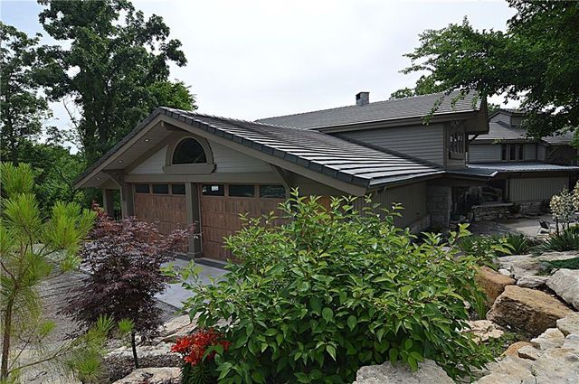 8424 S Russell Road, Oak Grove, MO 64075