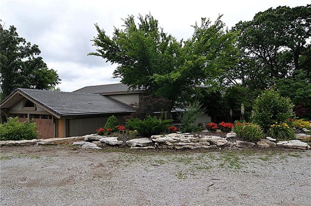8424 S Russell Road, Oak Grove, MO 64075