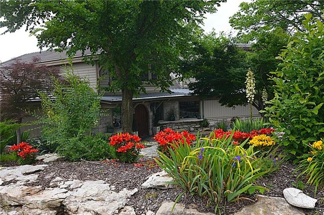 8424 S Russell Road, Oak Grove, MO 64075