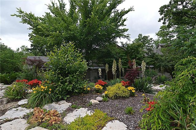 8424 S Russell Road, Oak Grove, MO 64075