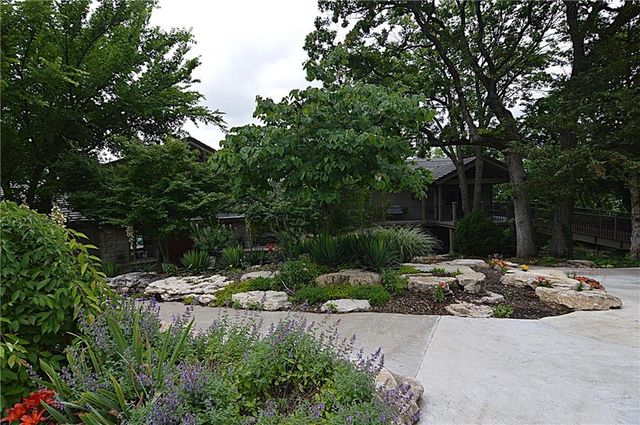 8424 S Russell Road, Oak Grove, MO 64075