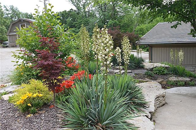 8424 S Russell Road, Oak Grove, MO 64075