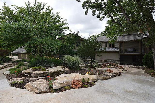 8424 S Russell Road, Oak Grove, MO 64075