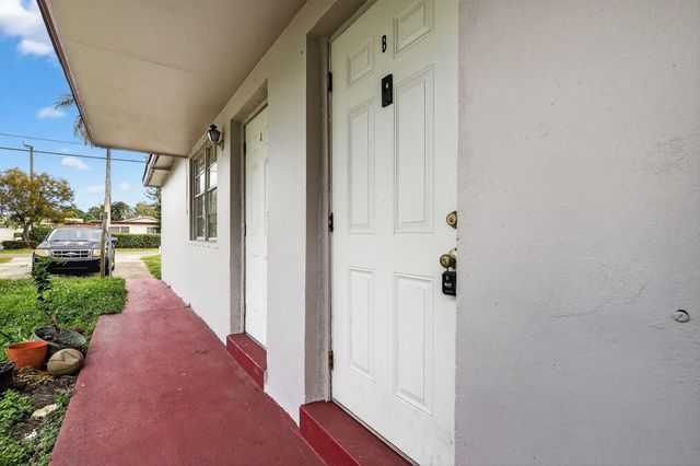 125 NW 12th Avenue B, Dania Beach, FL 33004