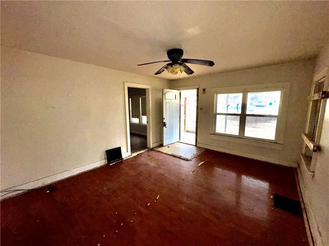 718 Thompson Avenue, St Joseph, MO 64504