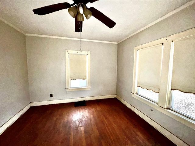 718 Thompson Avenue, St Joseph, MO 64504