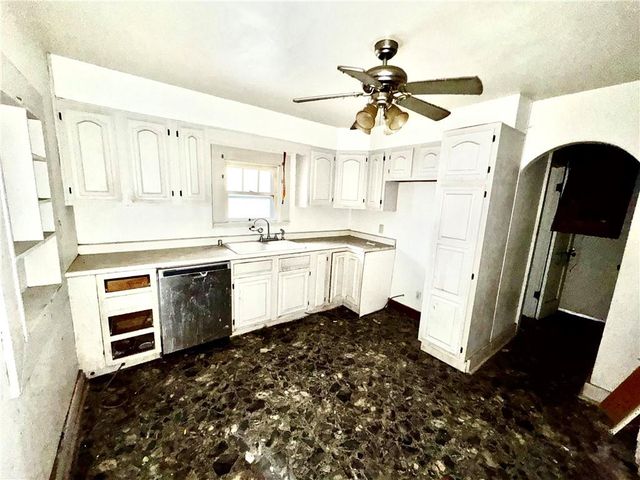 718 Thompson Avenue, St Joseph, MO 64504